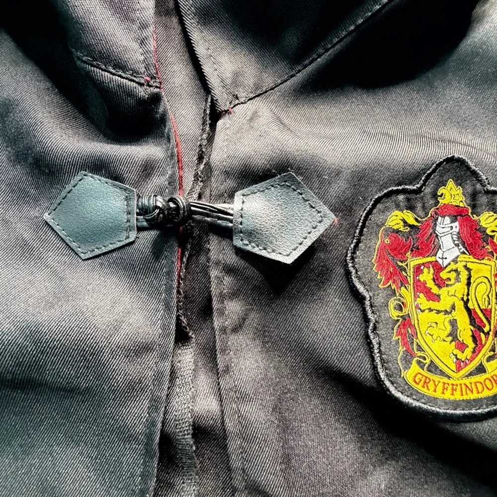 Wizarding World Harry Potter Gryffindor Robe Youth Hooded Cape Tie Medium 7-8
